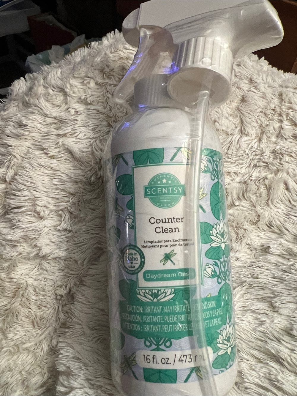 Scentsy Counter Clean Daydream Oasis Spray - Teal and White
